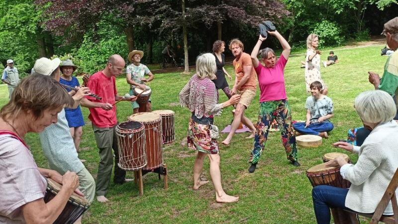 Intuïtieve live muziek improvisatie en dans