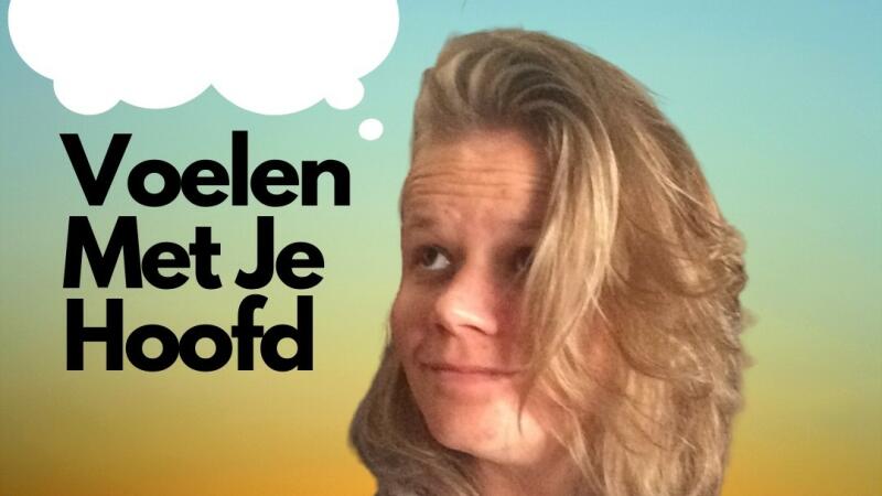 Eline Voelt Met Haar Hoofd