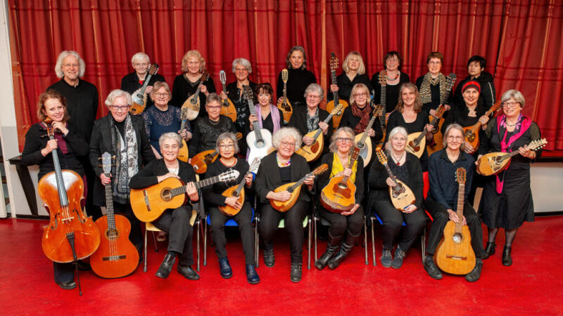 Twents Mandoline- en Gitaarorkest (TMGO) speelt licht klassiek met Griekse en Ierse twist