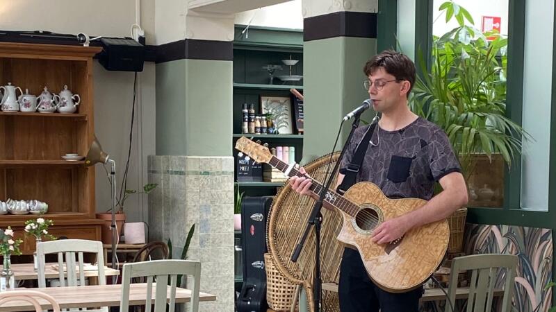 Herman speelt Elliott Smith