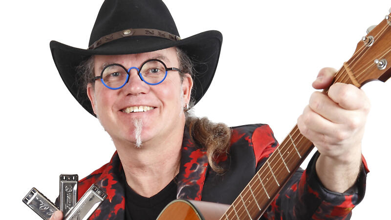 Singer-songwriter Arnold Bos