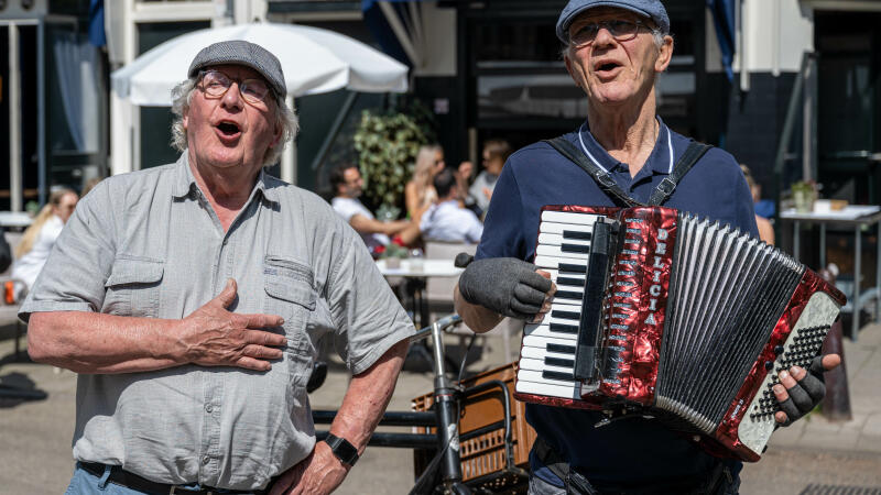 Wil en Ron zingen Amsterdamse en Italiaanse volksliedjes