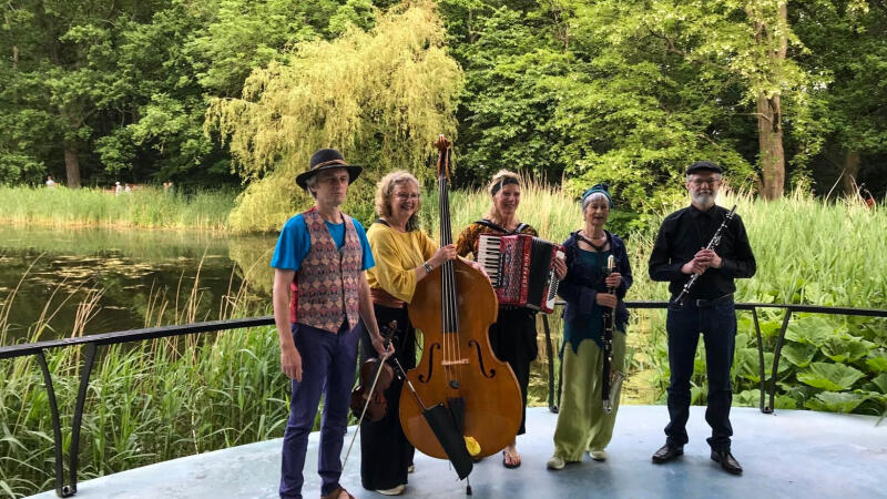 Leidse klezmerband Di Krenitse