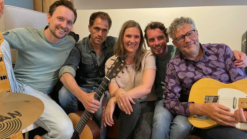 Dieke and the Handsome Hunks