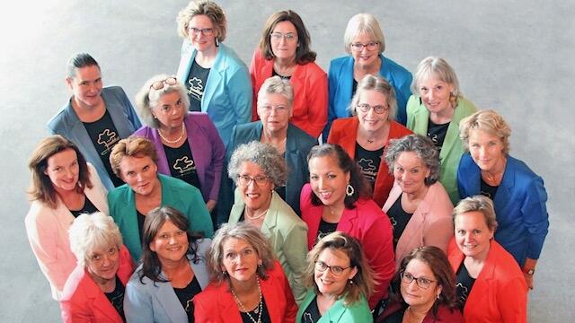 Summerglow with the Singing  Pearls