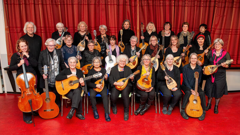 Twents Mandoline- en Gitaarorkest zoekt de zon op