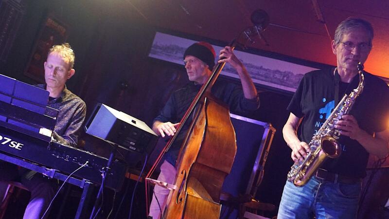 Trio in Dubio