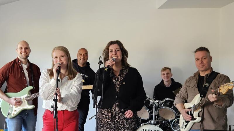 WhoCares coverband